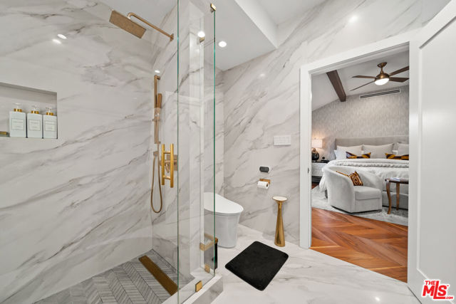 5013 Auckland Avenue, Toluca Lake CA: https://media.crmls.org/mediaz/3bc7543b-5ba9-479f-8173-eabefe005c31.jpg