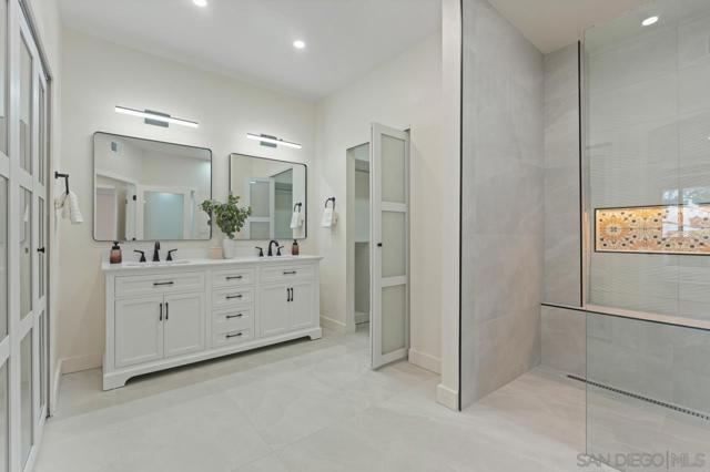 8206 Caminito Lacayo, La Jolla CA: https://media.crmls.org/mediaz/3bc823ec-9563-4458-8a9d-42aeb0433bd7.jpg