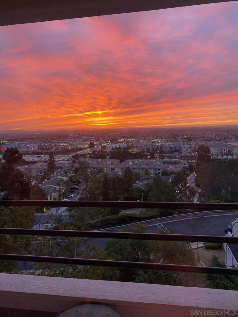 https://media.crmls.org/mediaz/3bc83384-039d-4029-9c59-a77a3a2740d5.jpg?preset=X-Large