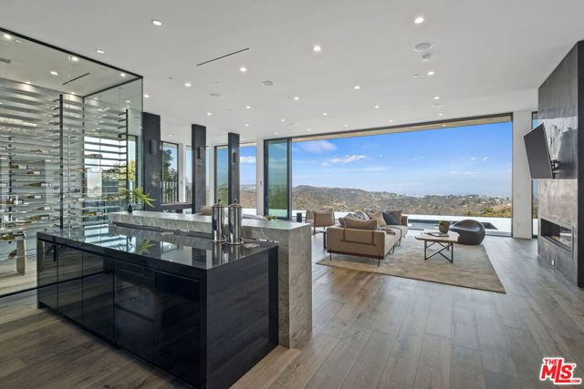 2304 Donella Circle, Los Angeles CA: https://media.crmls.org/mediaz/3bc86ae8-25fa-4aea-89a9-1f21b43574b7.jpg