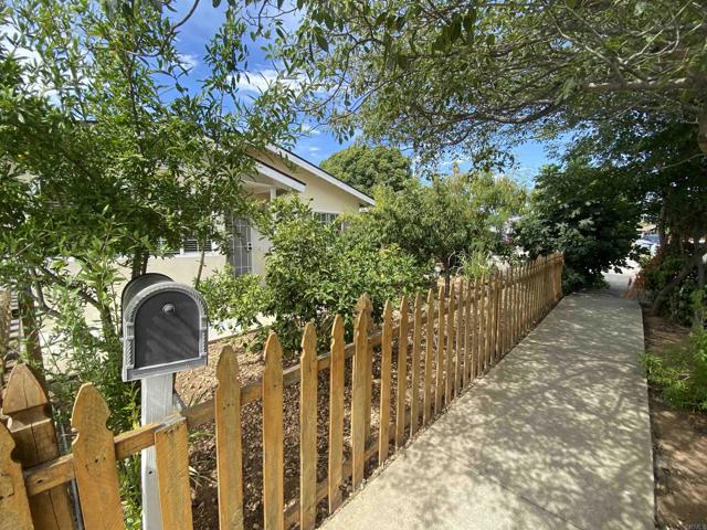 Detail Gallery Image 2 of 28 For 1746 Fairdale Ave, Escondido,  CA 92027 - 2 Beds | 1 Baths