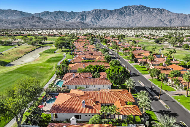 284 Loch Lomond Road, Rancho Mirage CA: https://media.crmls.org/mediaz/3bc92cdd-5aaf-475a-80c2-40e000979463.jpg