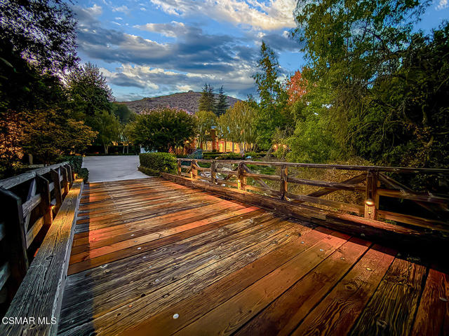 581 Lakeview Canyon Road, Westlake Village CA: https://media.crmls.org/mediaz/3bc95a63-1c21-4508-ab9f-f9372d23635f.jpg