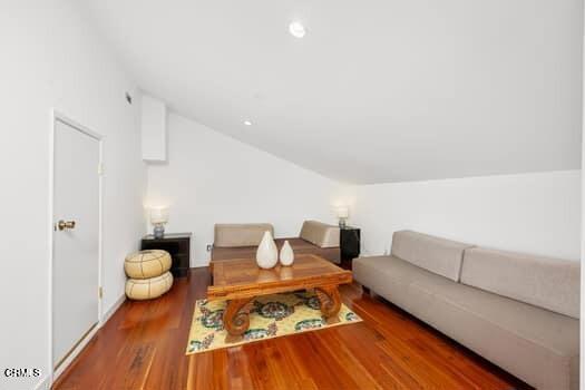 476 Harbor Lights Lane, Port Hueneme CA: https://media.crmls.org/mediaz/3bc9e21c-2df4-4add-aea5-a3ccb1cd2fb0.jpg