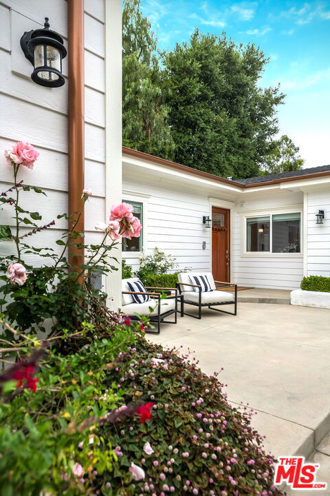 14539 Valley Vista Boulevard, Sherman Oaks CA: https://media.crmls.org/mediaz/3bc9fa32-c81d-4203-a1cb-2a9a58726947.jpg