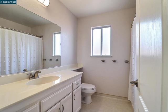 1728 Peachwillow St, Pittsburg CA: https://media.crmls.org/mediaz/3bc9fb57-5af7-42c1-8a0f-8ea340320fb7.jpg