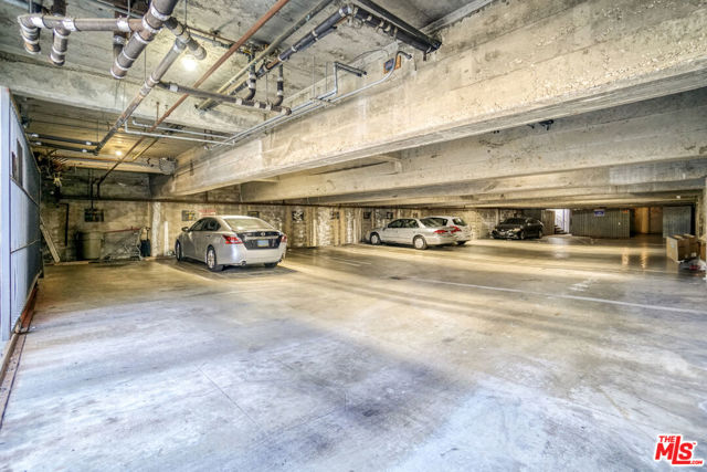 212 E Tamarack Avenue, Inglewood CA: https://media.crmls.org/mediaz/3bca6787-d971-45b8-b7b2-5f6351236695.jpg