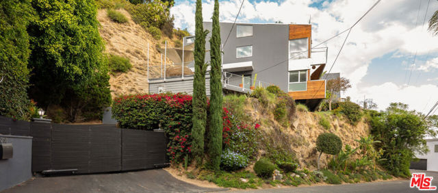 2158 Sunset Plaza Drive, Los Angeles CA: https://media.crmls.org/mediaz/3bcaae51-159a-4b3e-9348-c8882b1f8784.jpg