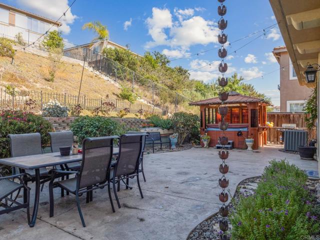 1176 Parkview Drive, Oceanside CA: https://media.crmls.org/mediaz/3bcae56e-0da3-4bbf-9779-27bb2838c200.jpg