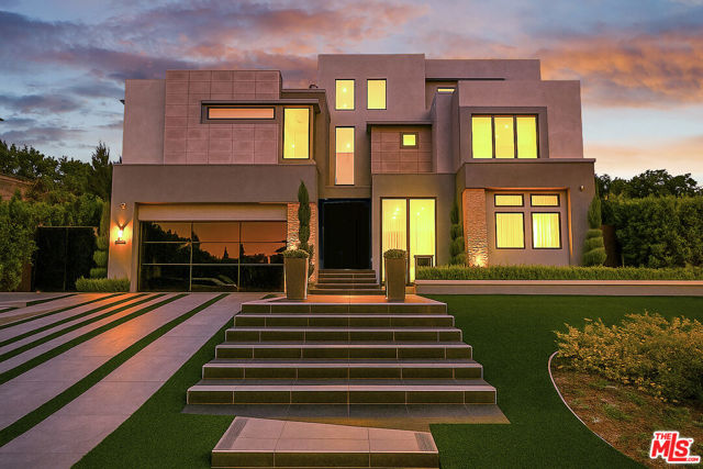 20472 W Windsor Lane, Porter Ranch CA: https://media.crmls.org/mediaz/3bcb075b-c2c9-48d2-8381-d5b27d8ac41e.jpg