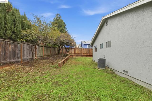 3640 Sun View Terrace, Concord CA: https://media.crmls.org/mediaz/3bcb250e-57fe-4ac6-aae1-ec1c6ad0bc3a.jpg