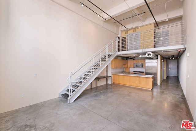1130 S Flower Street, Los Angeles CA: https://media.crmls.org/mediaz/3bcb73b1-7d01-40c5-a1b7-7484340910a3.jpg