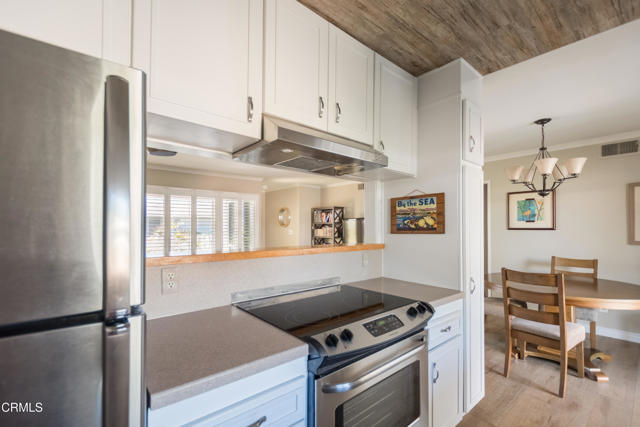 Detail Gallery Image 3 of 41 For 13 W Garden Gr, Port Hueneme,  CA 93041 - 2 Beds | 2 Baths