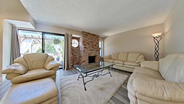 2618 Unicornio Street, Carlsbad CA: https://media.crmls.org/mediaz/3bcb8b9a-dfab-4645-a598-11c2ca0b9fa2.jpg