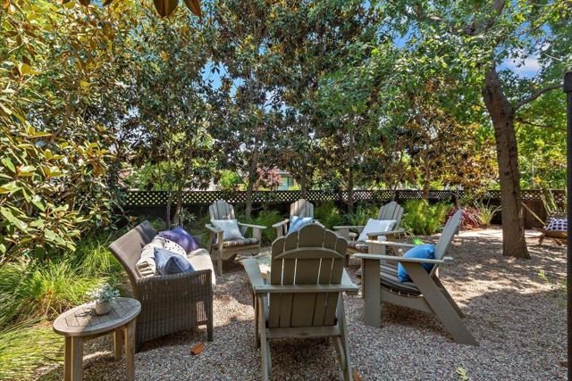 900 Roble Avenue, Menlo Park CA: https://media.crmls.org/mediaz/3bcbdb6a-b6b7-4d87-bea6-6cf444a41537.jpg