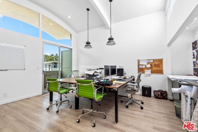 4801 La Villa Marina, Marina del Rey CA: https://media.crmls.org/mediaz/3bcc3cba-f096-42e9-af45-63653b4985e3.jpg