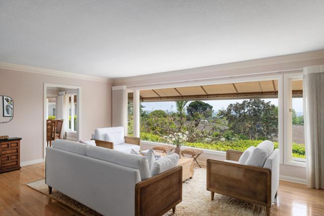 6018 Folsom Drive, La Jolla CA: https://media.crmls.org/mediaz/3bcc5ddf-97bd-47f9-847c-54fdc886bd38.jpg