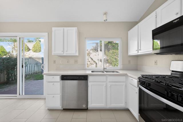 31850 Via Barraza, Temecula CA: https://media.crmls.org/mediaz/3bcc7c73-e057-43b2-b8f5-0064787dac48.jpg