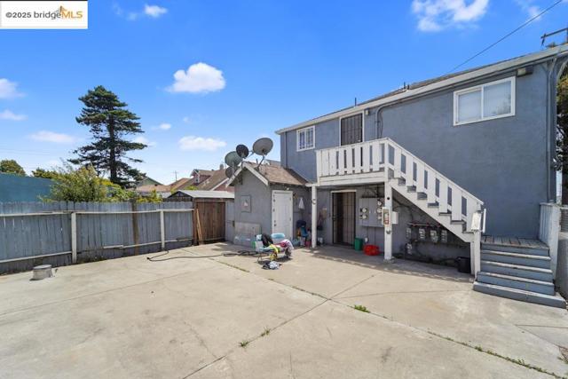 203 Bissell Ave, Richmond CA: https://media.crmls.org/mediaz/3bcd0eb2-988e-4828-8575-1ed63260e876.jpg