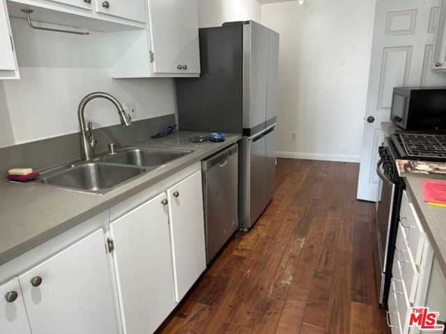 1940 N HIGHLAND Avenue, Los Angeles CA: https://media.crmls.org/mediaz/3bcd8285-20b7-4acc-ad0e-cc8d46d76513.jpg