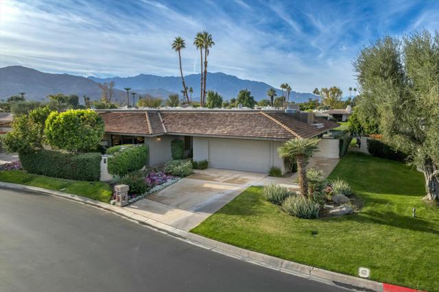 10 Colgate Drive, Rancho Mirage CA: https://media.crmls.org/mediaz/3bce6483-9108-44b4-aa0a-d6fcbd1bb57d.jpg