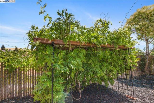 8351 Mulberry Pl, Dublin CA: https://media.crmls.org/mediaz/3bce675f-98a8-42ad-a1e3-6a6d8bc05a31.jpg