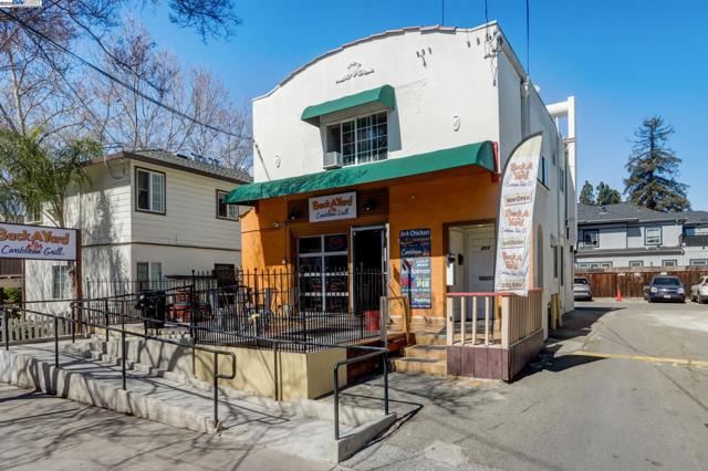 774 S 12th St, San Jose CA: https://media.crmls.org/mediaz/3bceb300-aded-45f9-b81e-7cf319785d1e.jpg