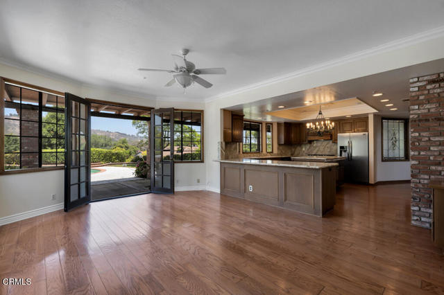 11395 Highridge Court, Camarillo CA: https://media.crmls.org/mediaz/3bceb8b7-1f3d-4113-8781-68d31b9beef7.jpg