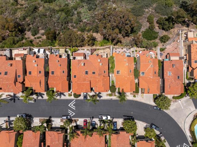 1466 Caminito Solidago, La Jolla CA: https://media.crmls.org/mediaz/3bcecaaf-789e-4e18-a388-dcd9339a23e3.jpg