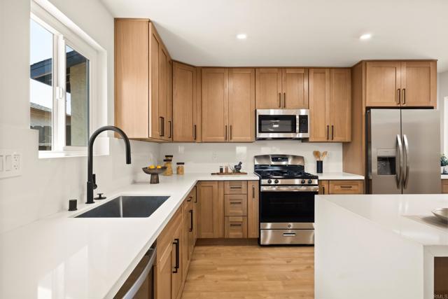 Detail Gallery Image 11 of 34 For 101 Coolwater Dr, San Diego,  CA 92114 - 3 Beds | 2 Baths