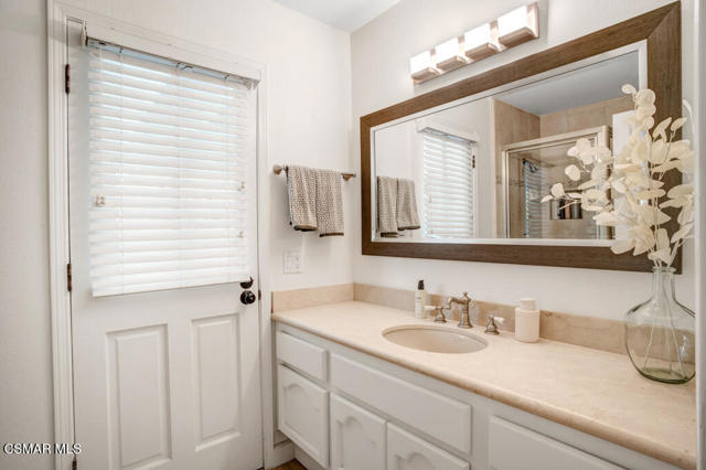 29504 Woodbrook Drive, Agoura Hills CA: https://media.crmls.org/mediaz/3bd01800-a98e-4528-8370-57117345c063.jpg