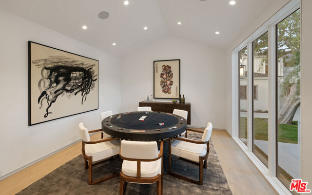 901 N Whittier Drive, Beverly Hills CA: https://media.crmls.org/mediaz/3bd0d1a6-9fc9-4352-bc97-dffb20edfc91.jpg