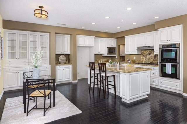 27002 Red Maple Street, Murrieta CA: https://media.crmls.org/mediaz/3bd0f8d5-6a87-4a8b-8880-c38935d57365.jpg