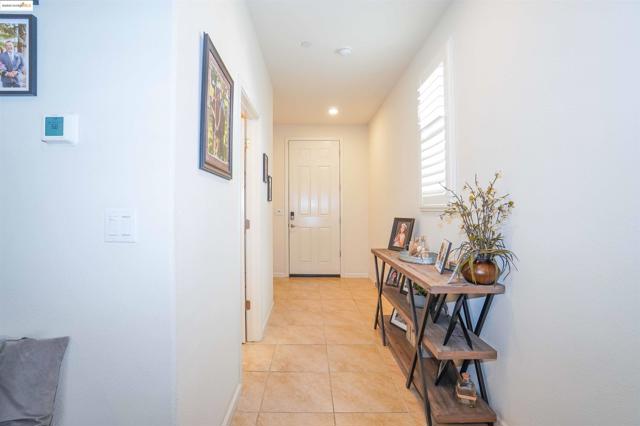 298 McClelland Way, Oakley CA: https://media.crmls.org/mediaz/3bd125ef-b595-4eef-9525-309ec0cb631a.jpg