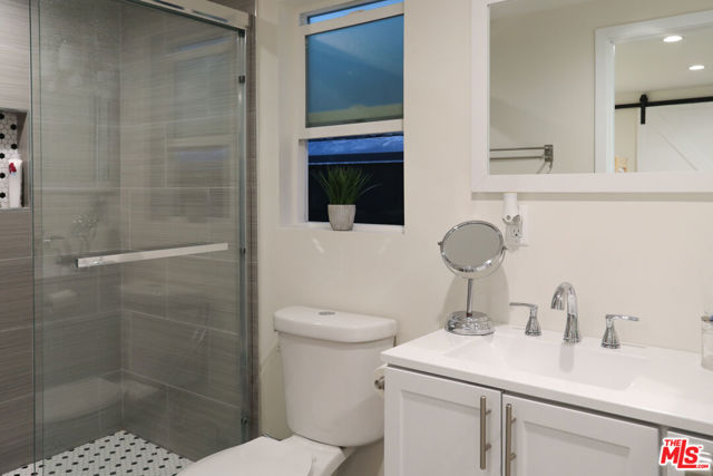 4427 Alumni Avenue, Los Angeles CA: https://media.crmls.org/mediaz/3bd18aaf-3c19-4402-afd1-d5e5a46b3f8d.jpg