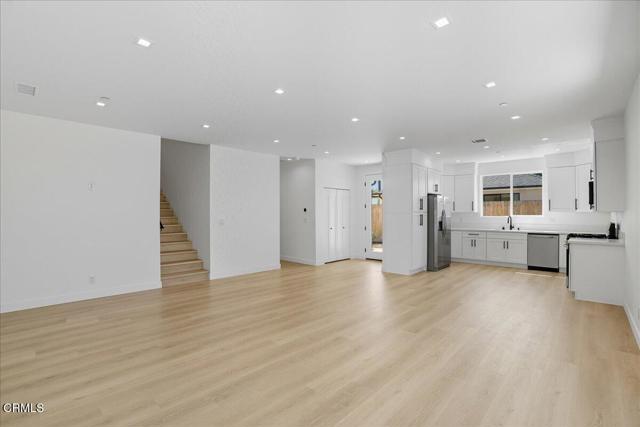 Detail Gallery Image 5 of 16 For 1907 Ocean Ave, Ventura,  CA 93001 - 3 Beds | 2 Baths