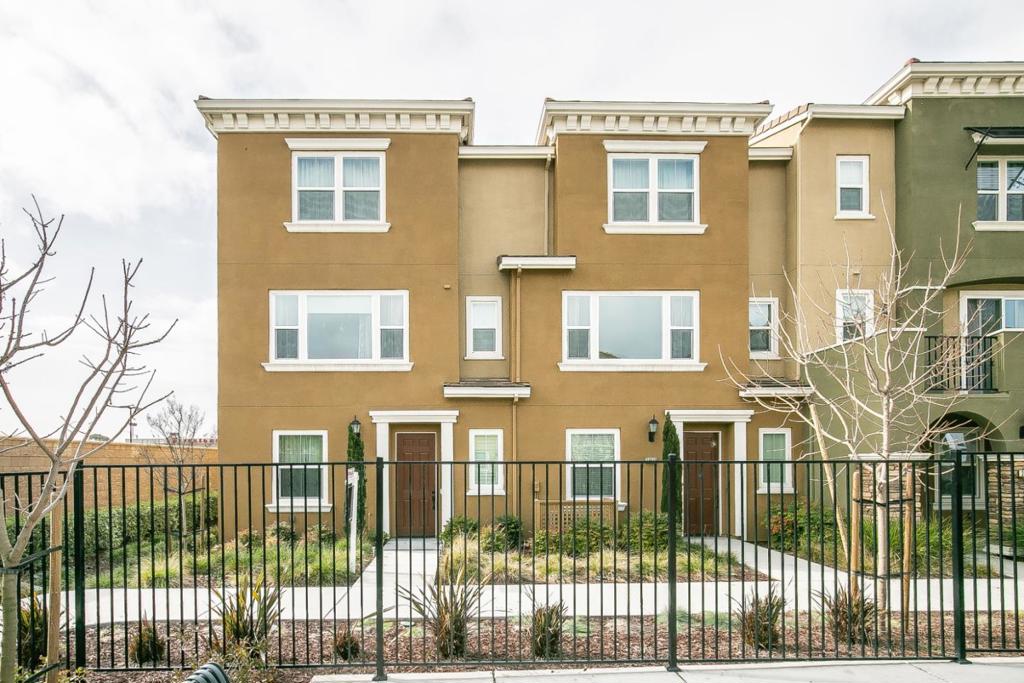 38950 Dandelion Place