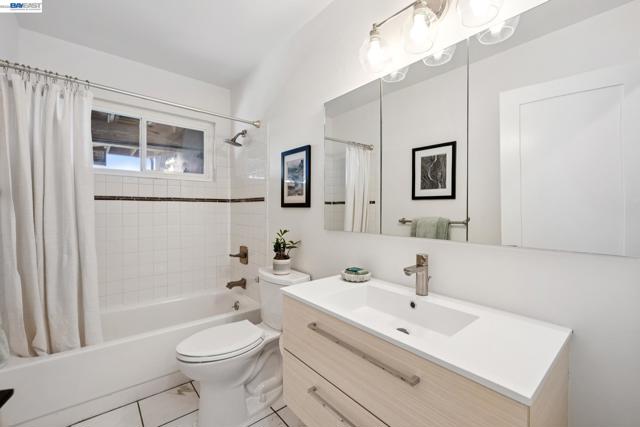 6801 ARMOUR DRIVE, Oakland CA: https://media.crmls.org/mediaz/3bd3224f-77fa-4aab-b46e-cfcd6e6541c5.jpg