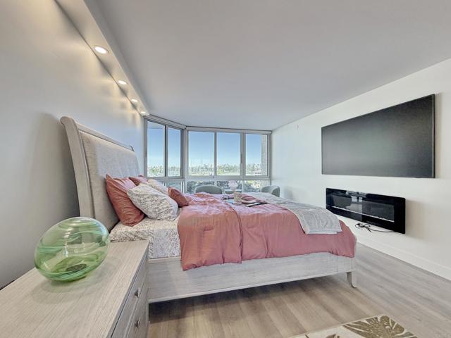 Detail Gallery Image 23 of 31 For 1820 Avenida Del Mundo #208,  Coronado,  CA 92118 - 2 Beds | 2 Baths