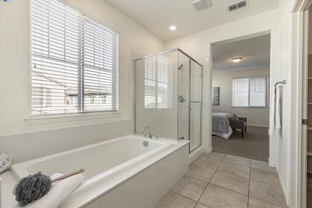 2024 Honey Church Pl, Roseville CA: https://media.crmls.org/mediaz/3bd5145d-7d3d-4e0b-a140-5fa669226a7d.jpg