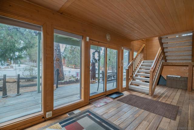 39470 Lake Dr, Big Bear CA: https://media.crmls.org/mediaz/3bd5f864-4596-46c5-99de-d88e2eba8487.jpg