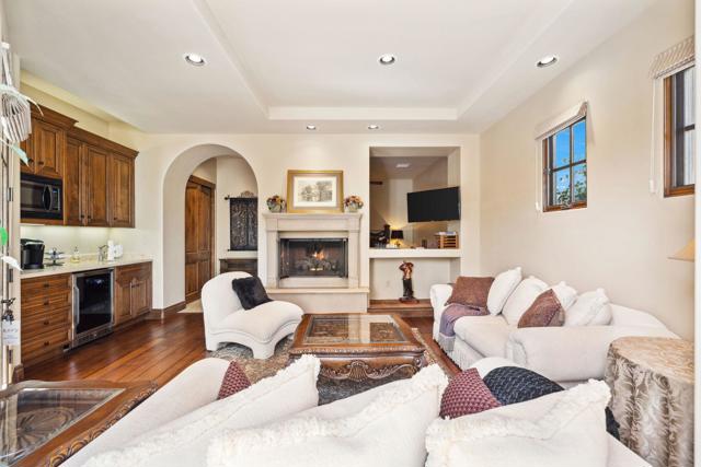 4 Terra Vista Court, Rancho Mirage CA: https://media.crmls.org/mediaz/3bd63127-3ccd-4405-b879-a4a6a4e94ba1.jpg