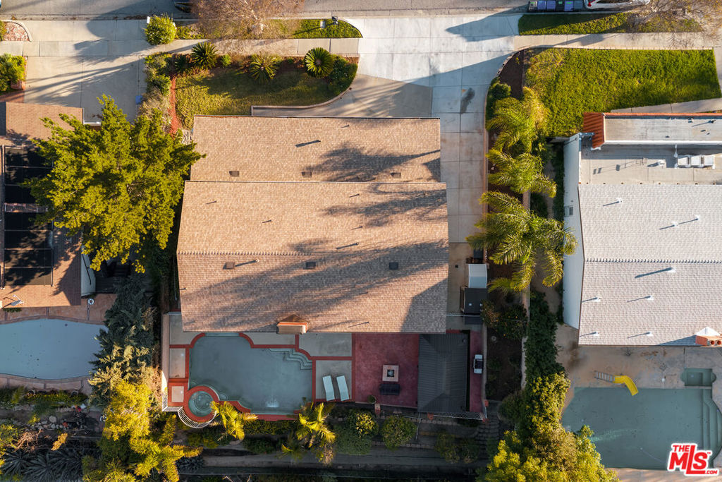 https://media.crmls.org/mediaz/3bd6b225-84b9-4b13-94bc-a40db8945131.jpg?preset=X-Large
