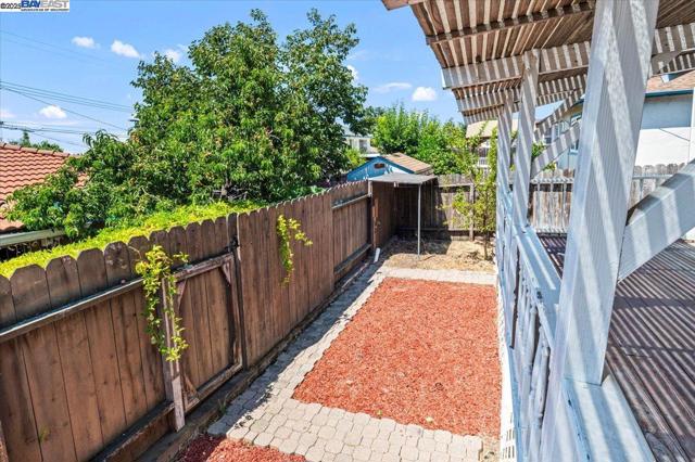 4095 Robin Ln, Castro Valley CA: https://media.crmls.org/mediaz/3bd780ad-9322-4a53-b789-f7e5359fe406.jpg