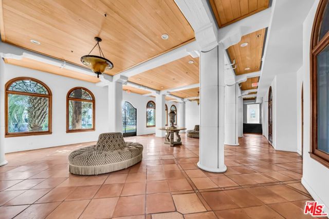 109 N SYCAMORE Avenue, Los Angeles CA: https://media.crmls.org/mediaz/3bd7d0cb-3ada-478f-a88f-4587cf965253.jpg