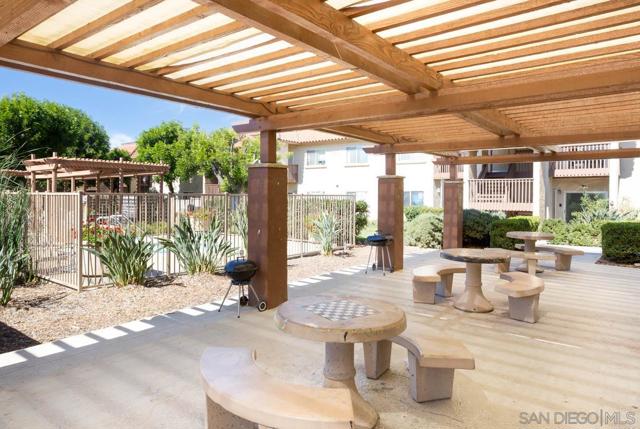 180 Chambers St, El Cajon CA: https://media.crmls.org/mediaz/3bd95d4a-f9b1-4090-bd09-a6ae5dba62f5.jpg