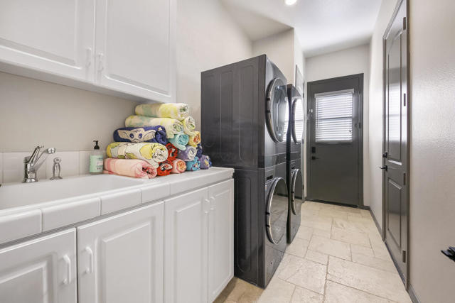 81107 Carefree Drive, Indio CA: https://media.crmls.org/mediaz/3bd9a0a4-7f42-4ecd-a5b8-8a5436392853.jpg