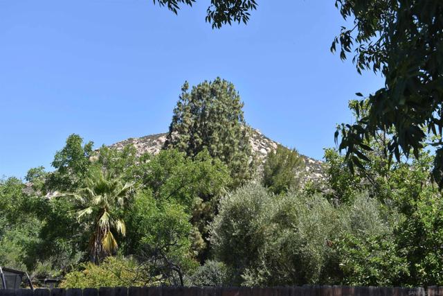 25657 Bellemore Dr, Ramona CA: https://media.crmls.org/mediaz/3bd9b065-6829-4f27-b732-466d9387ce23.jpg