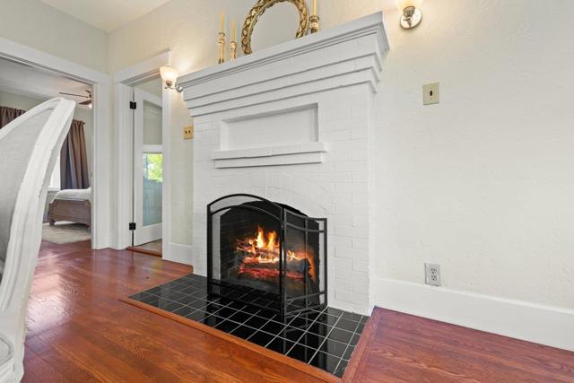 28 Clarendon Road, Burlingame CA: https://media.crmls.org/mediaz/3bd9e32a-36ed-48b0-a63a-fd86bbef2106.jpg