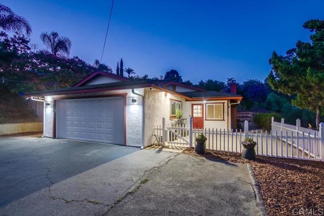 444 Victoria Place, Vista CA: https://media.crmls.org/mediaz/3bd9fb81-e3c2-410d-8444-94fb717794dd.jpg